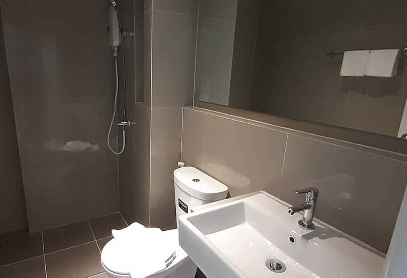 ホテル Dhanakarn5