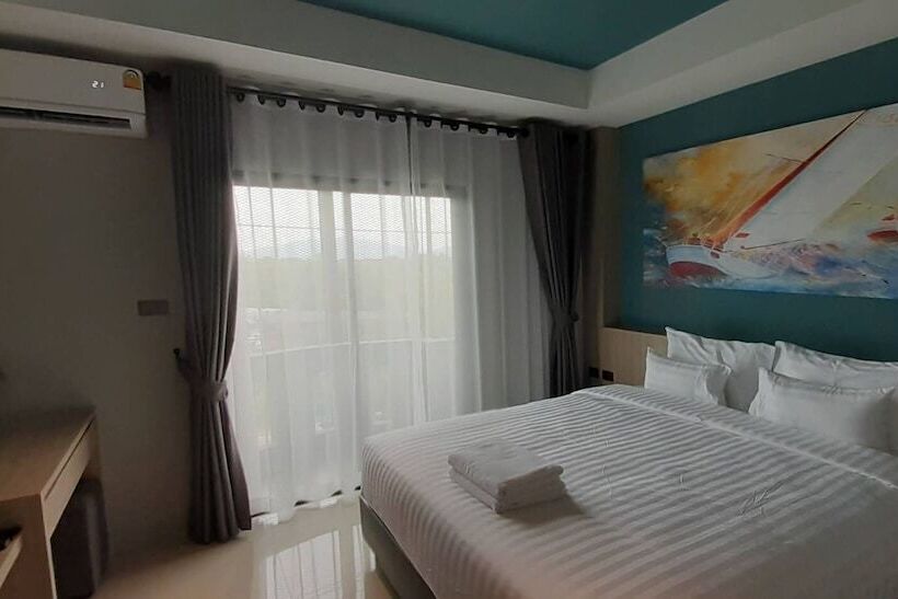 ホテル Dhanakarn5