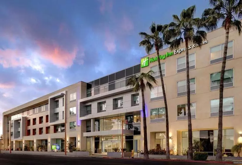 Hotelli Holiday Inn Express & Suites   Glendale Downtown