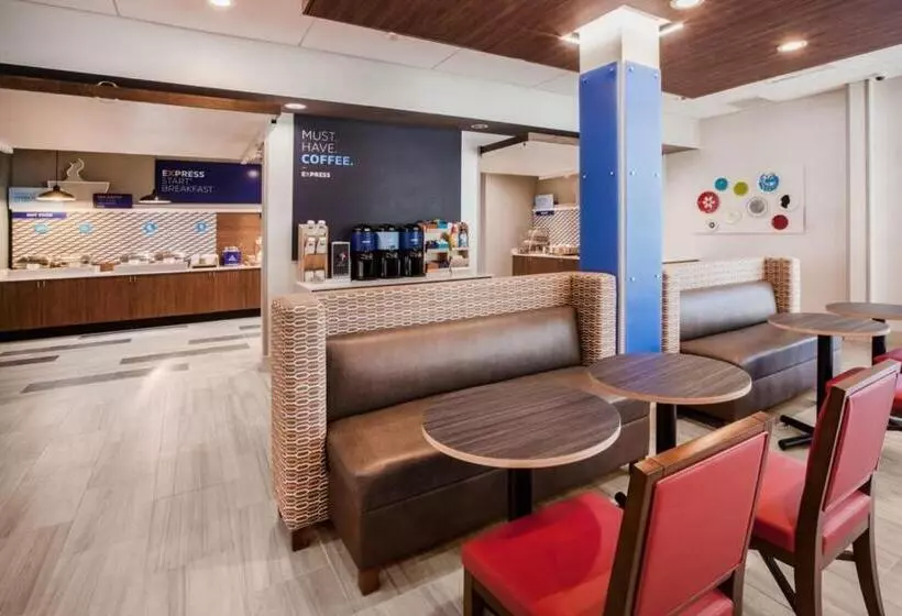 Hotelli Holiday Inn Express & Suites   Glendale Downtown