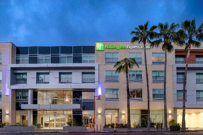 Hotelli Holiday Inn Express & Suites   Glendale Downtown