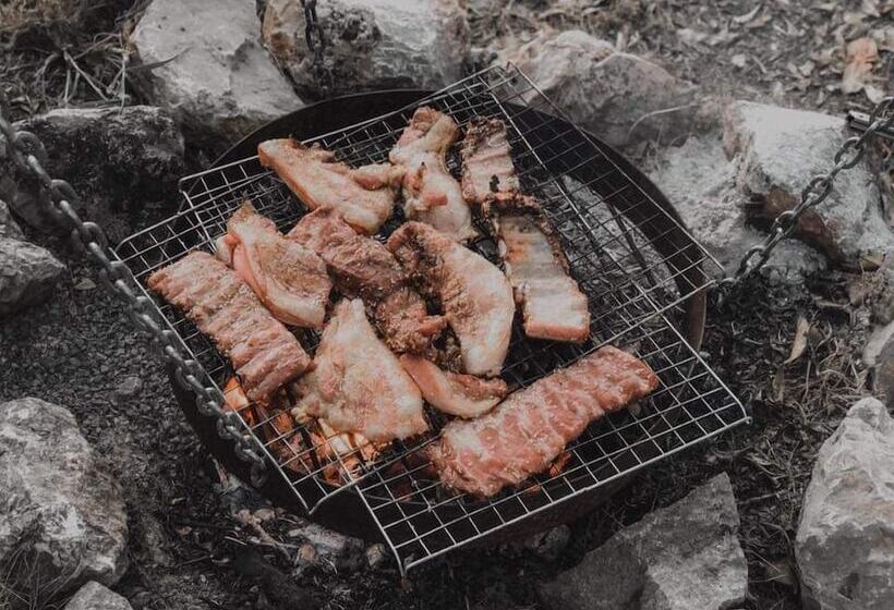 هتل Rewild Camp And Cafe