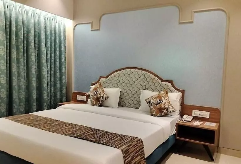 Hotelli Rudra Shelter Business