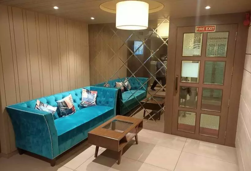 Hotelli Rudra Shelter Business