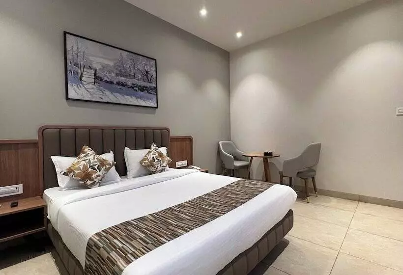 Hotelli Rudra Shelter Business