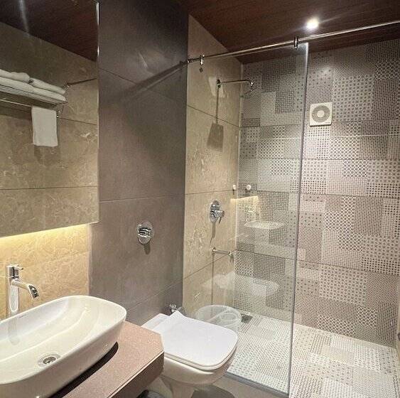 Hotel Rudra Shelter Business