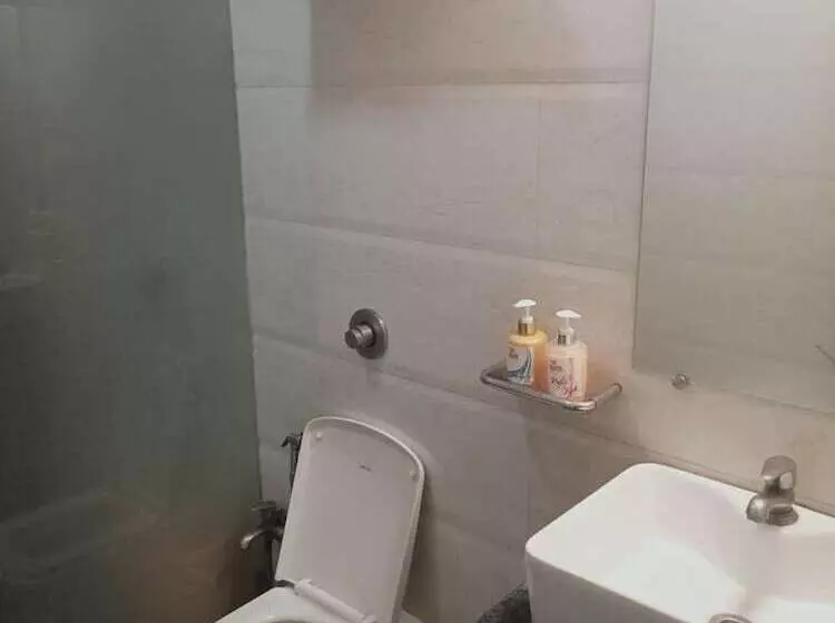 Hotelli Rudra Shelter Business