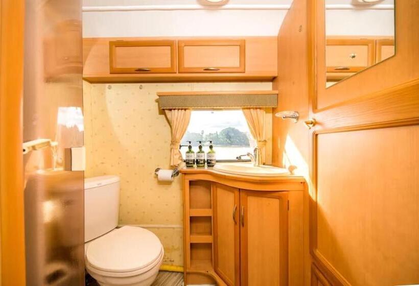 فندق The Campster Kanchanaburi