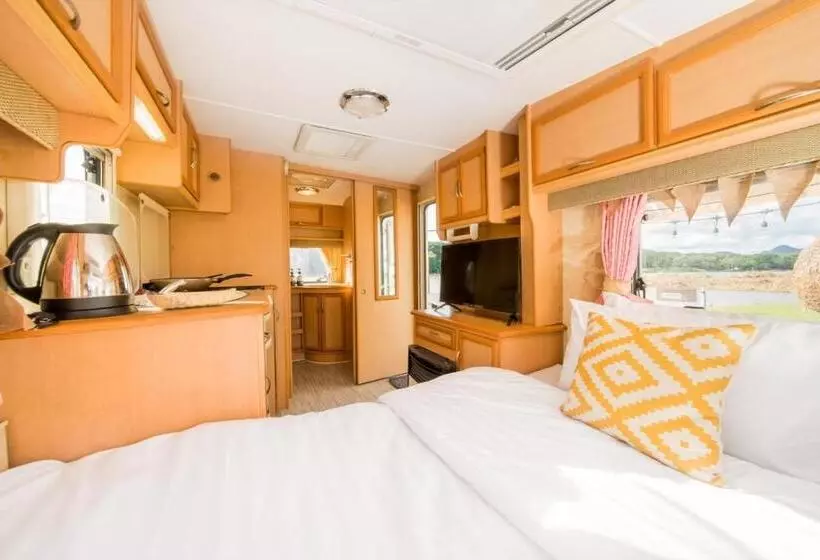 Hotelli The Campster Kanchanaburi