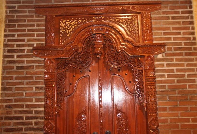 ペンション The Garuda Homestay Sanur