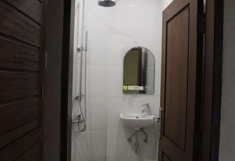 ペンション The Garuda Homestay Sanur