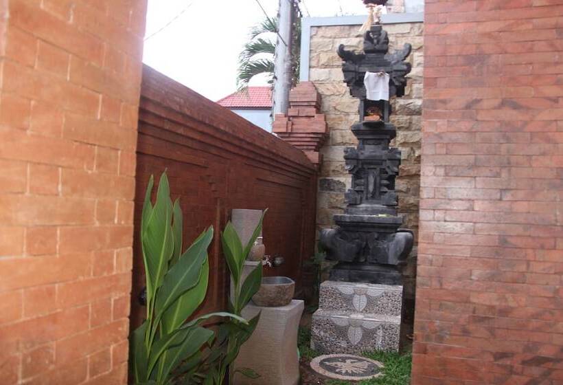 ペンション The Garuda Homestay Sanur