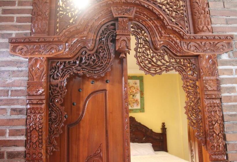 ペンション The Garuda Homestay Sanur