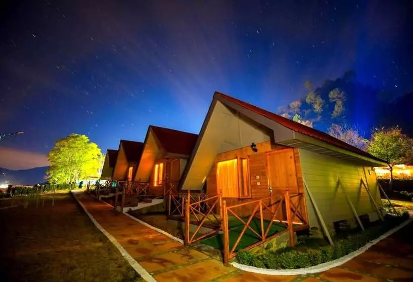 Lomakeskus Banjara Mountain Retreat Chail Hills