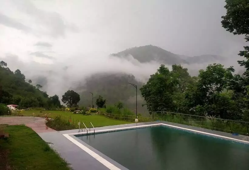 Lomakeskus Banjara Mountain Retreat Chail Hills