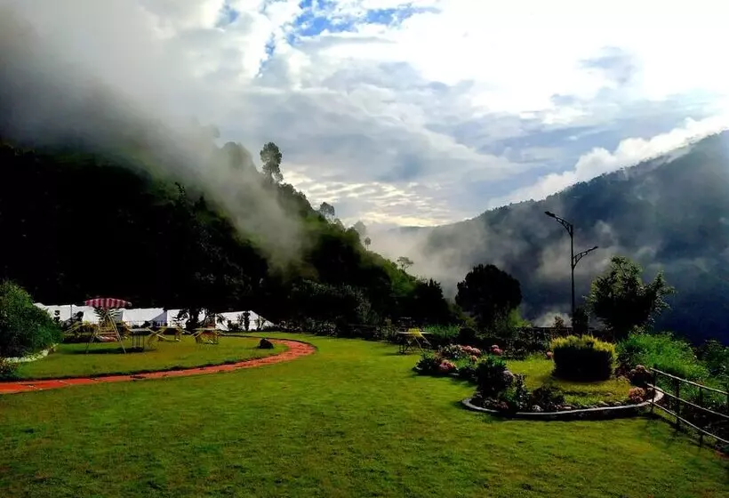 Lomakeskus Banjara Mountain Retreat Chail Hills