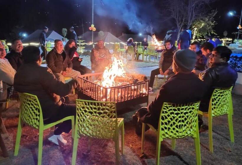 אתר נופש Banjara Mountain Retreat Chail Hills