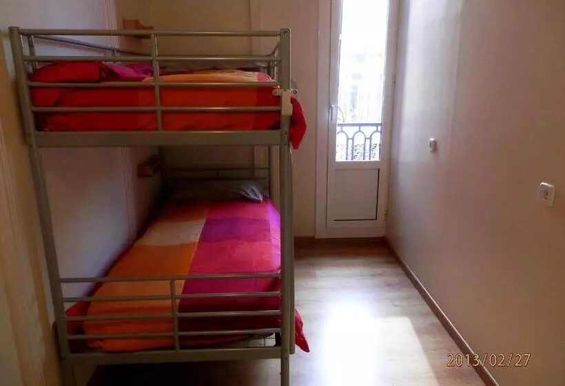 هاستل Barcelona Central Garden Hostal
