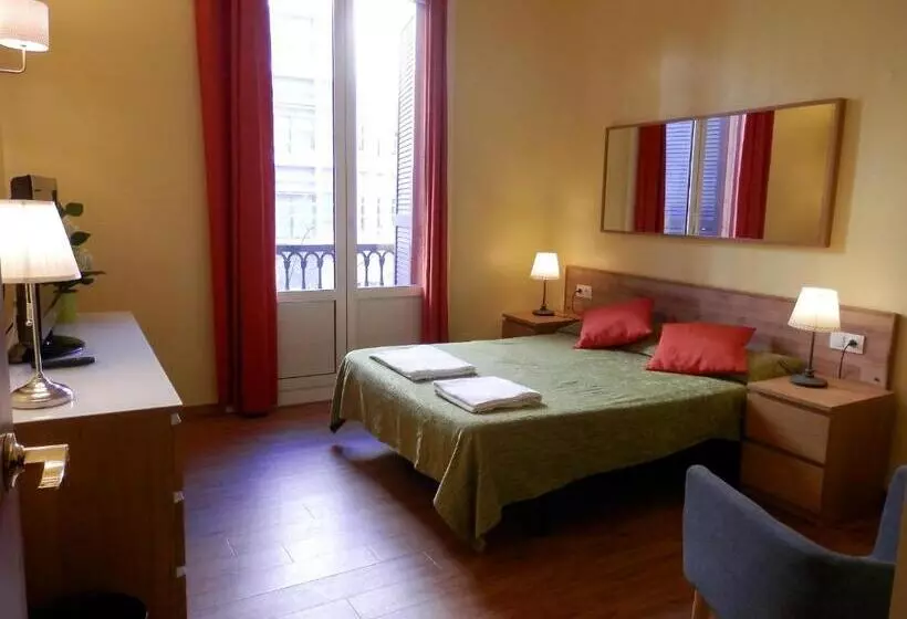 هاستل Barcelona Central Garden Hostal