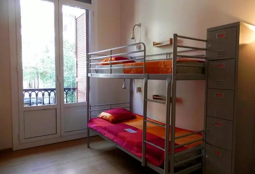 هاستل Barcelona Central Garden Hostal