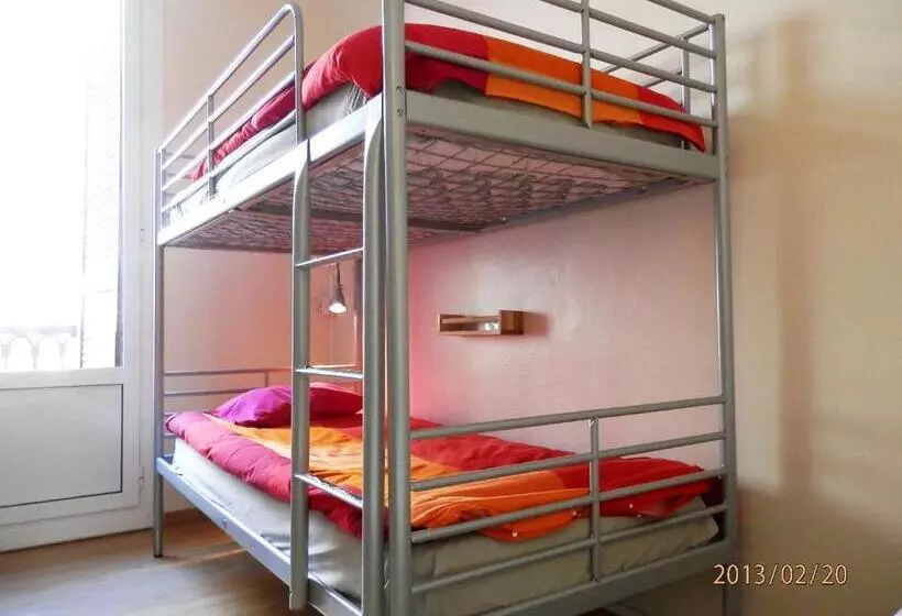 هاستل Barcelona Central Garden Hostal