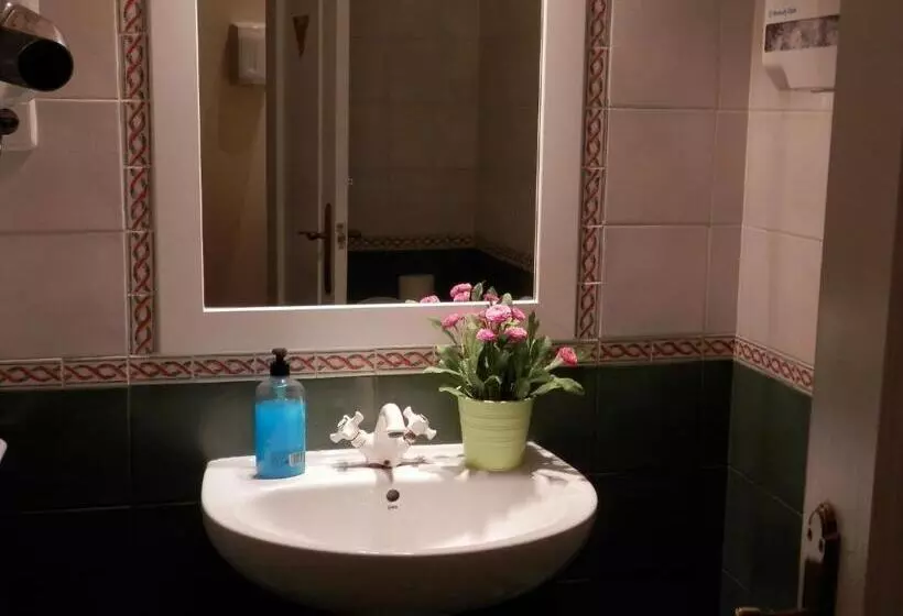 هاستل Barcelona Central Garden Hostal