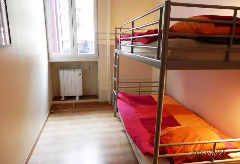 هاستل Barcelona Central Garden Hostal