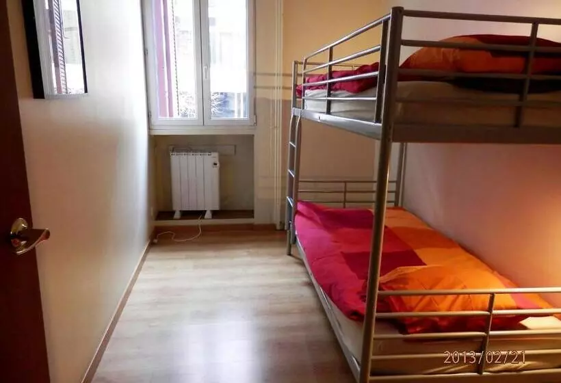 هاستل Barcelona Central Garden Hostal