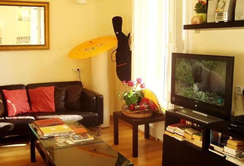 هاستل Barcelona Central Garden Hostal