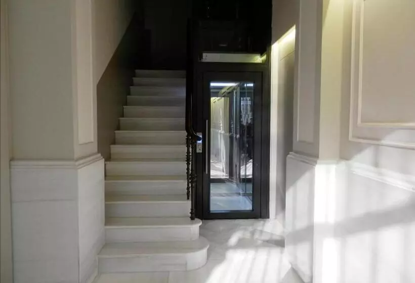 هاستل Barcelona Central Garden Hostal