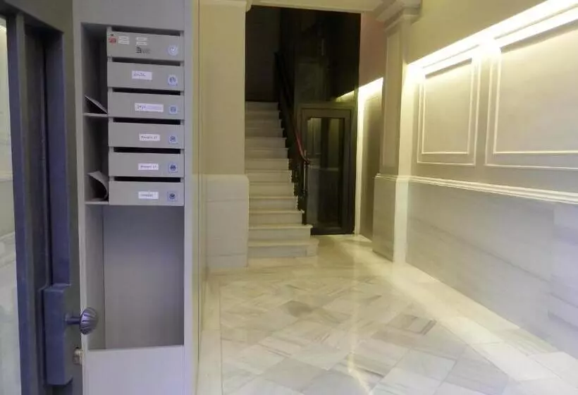 هاستل Barcelona Central Garden Hostal