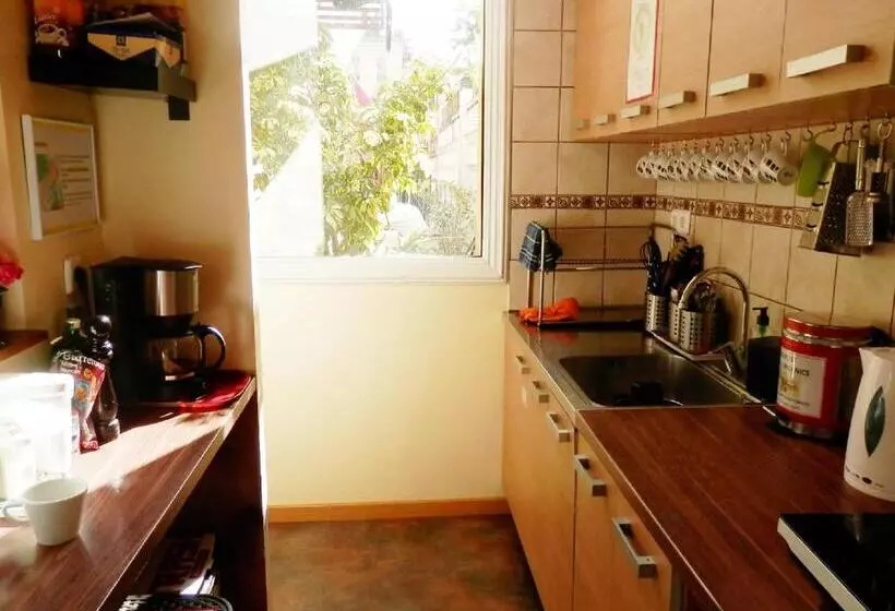 هاستل Barcelona Central Garden Hostal