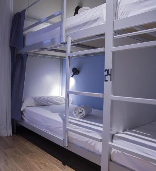 Room00 Valencia Hostel