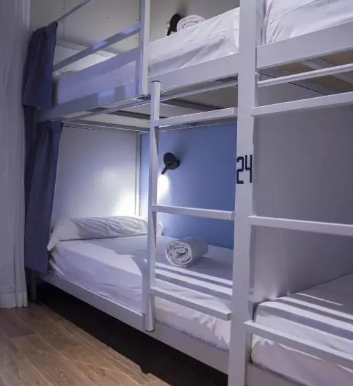 Room00 Valencia Hostel