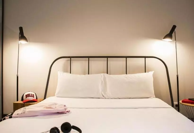 Room00 Valencia Hostel