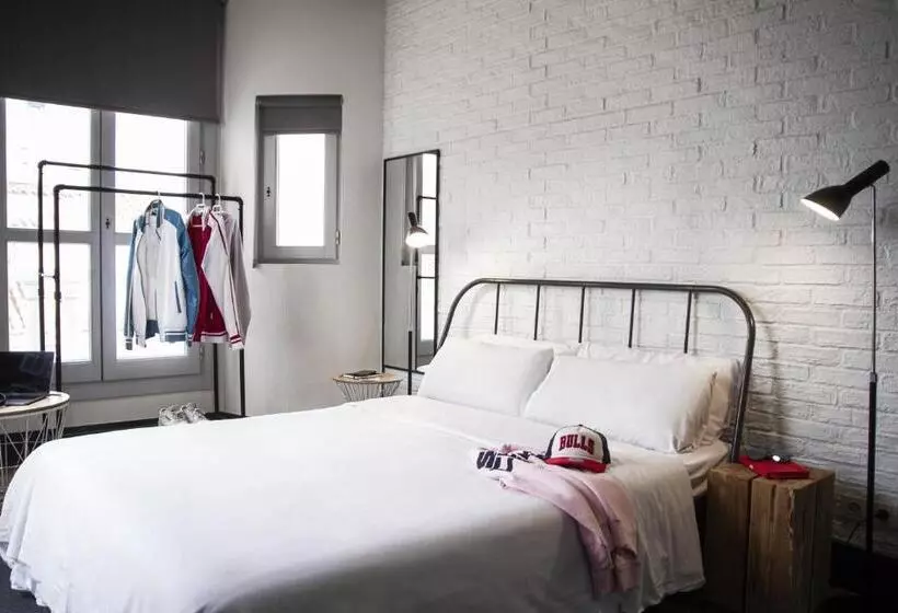 Room00 Valencia Hostel