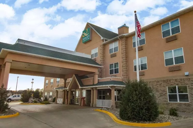 Heritage Hotel And Suites