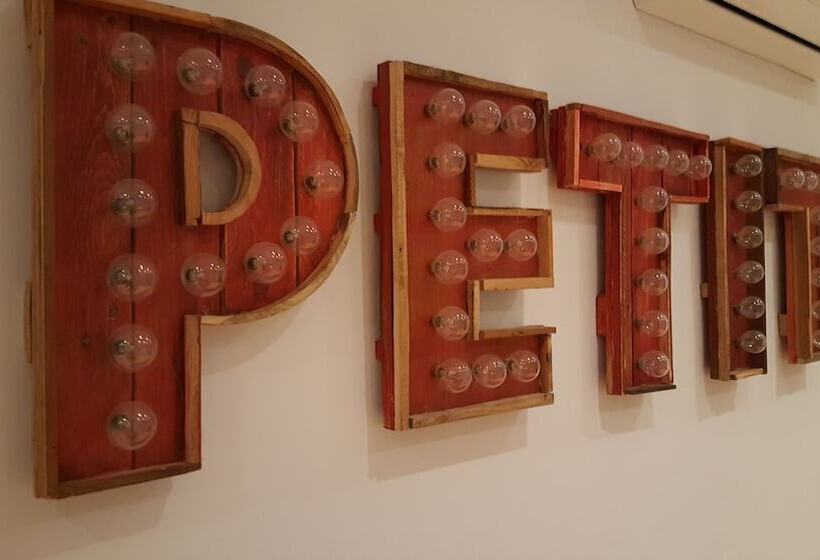Хостел Petit