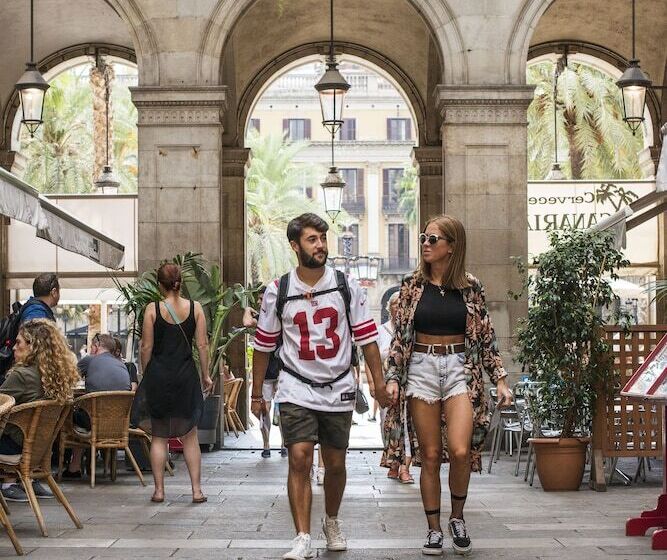 مسافرخانه Safestay Barcelona Gothic