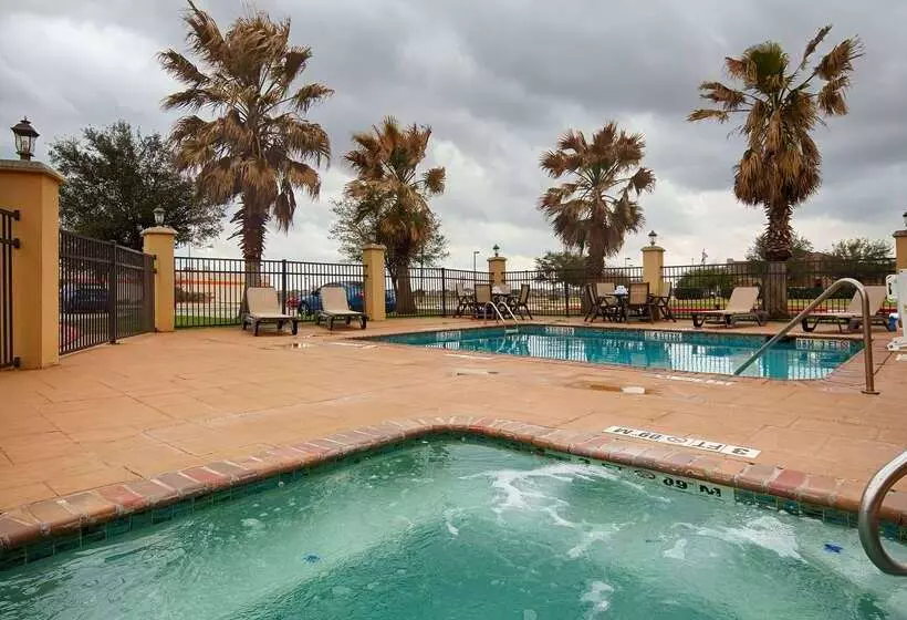 בית מלון כפרי Best Western Bastrop Pines Inn