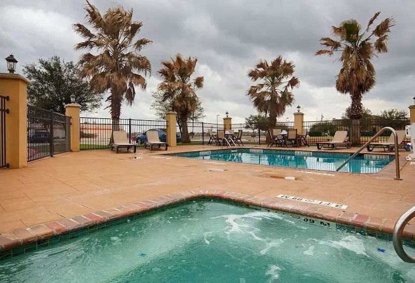 בית מלון כפרי Best Western Bastrop Pines Inn