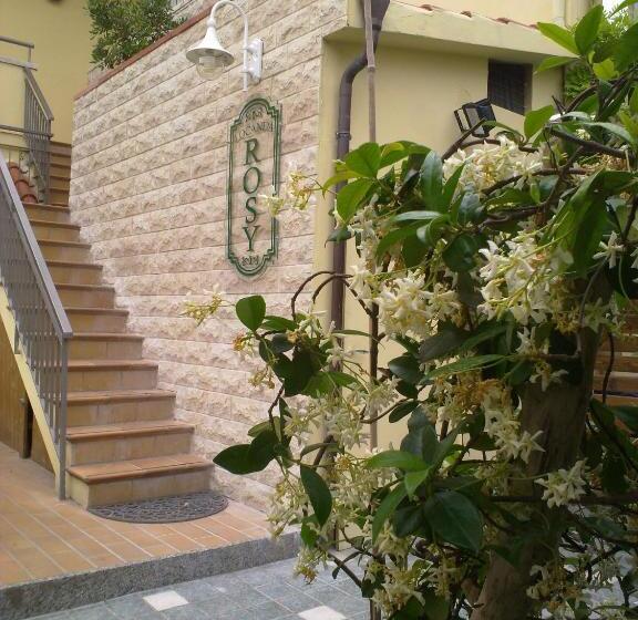 هتل Locanda Rosy