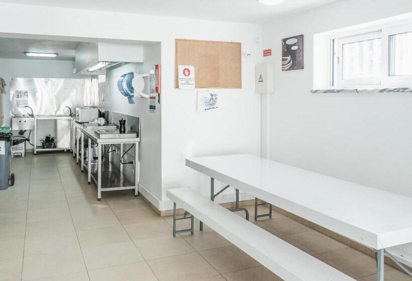 בית מלון כפרי Peniche Surfcamp Hostel