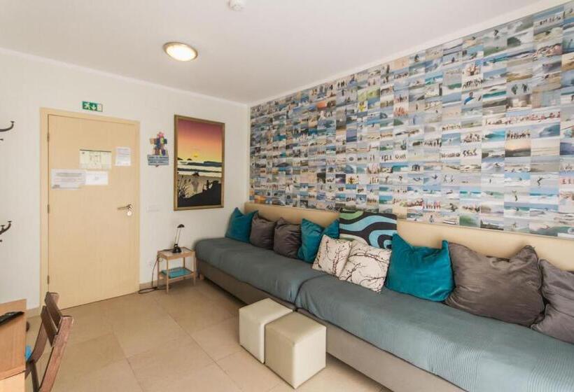 בית מלון כפרי Peniche Surfcamp Hostel