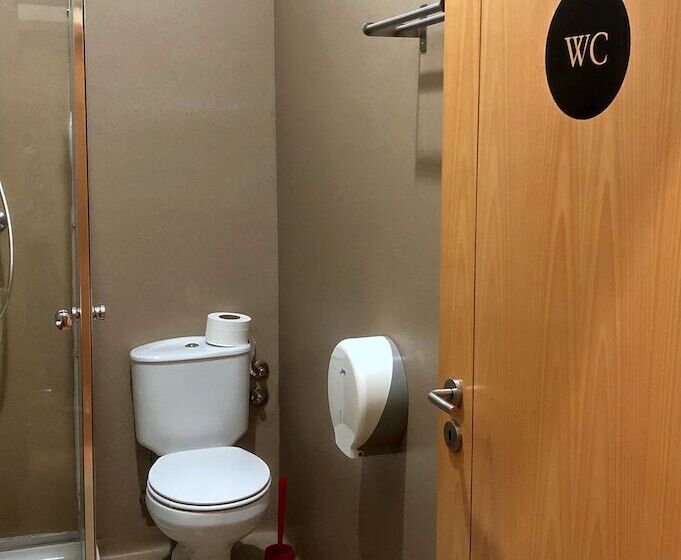 هتل The Poets Inn