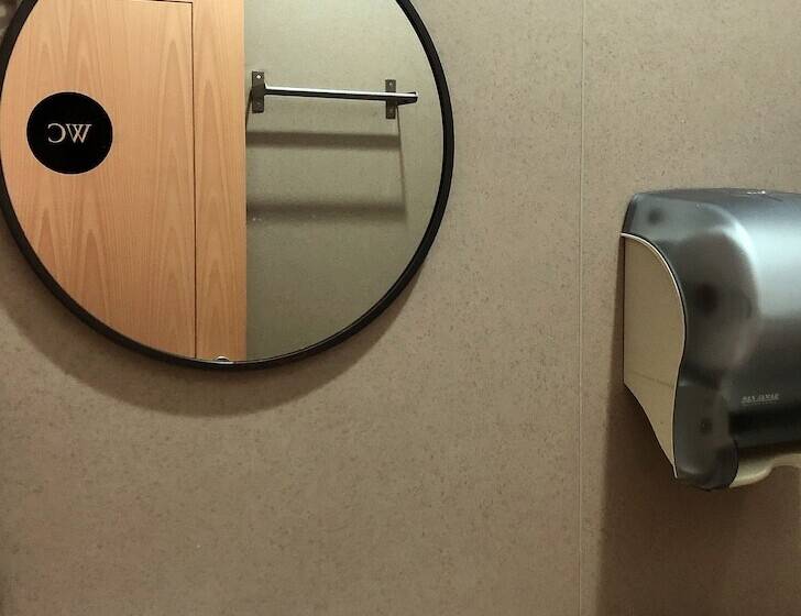 هتل The Poets Inn