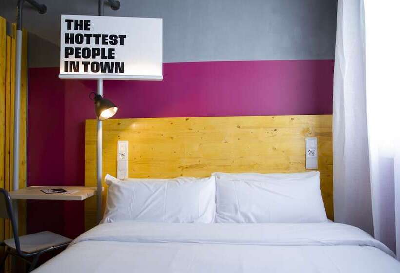 Room00 Valencia Hostel