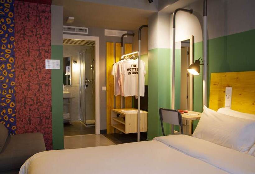 Room00 Valencia Hostel