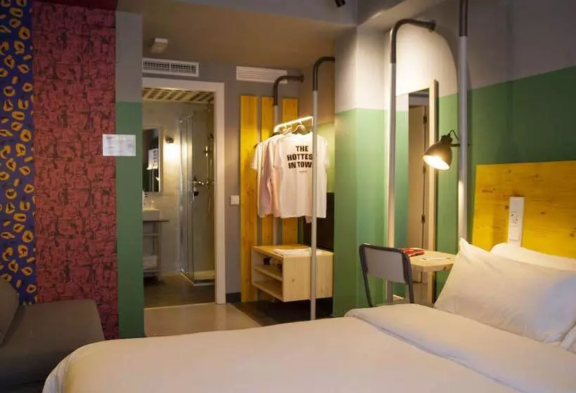 Room00 Valencia Hostel