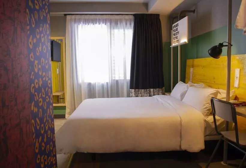 Room00 Valencia Hostel